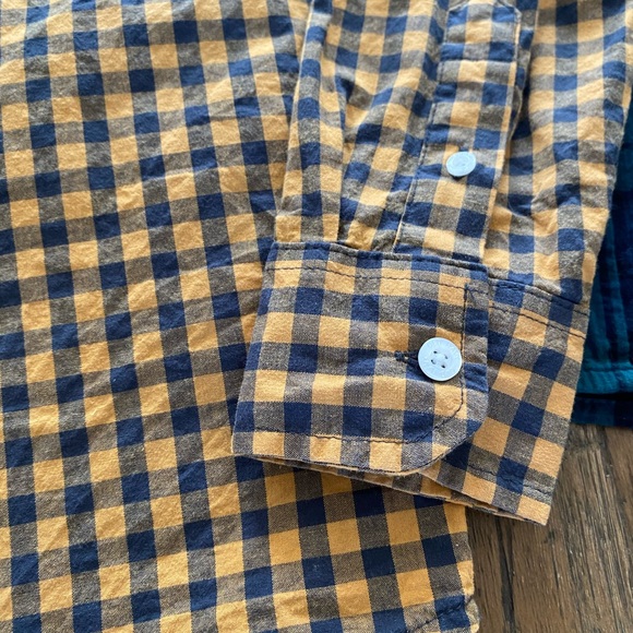 Boy’s Old Navy Plaid Gingham Button Down Shirts, set of Two, Medium 8 - Picture 4 of 9
